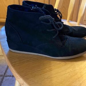 Size 6 wedge booties. Cat and Jack